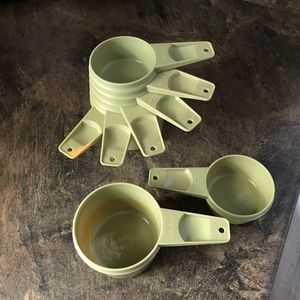 Set of 6 Vintage Tupperware Measuring Cups Plus 2 Extra